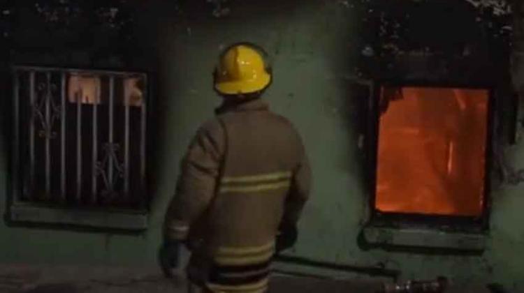 Bombero Sufre quemaduras en incendio de una casa