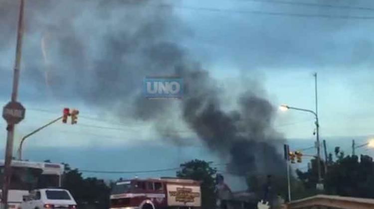 Vecinos habían prendido fuego basura y no dejaron entrar a los Bomberos