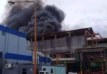 Susto por el voraz incendio en una refinería de YPF en Ensenada