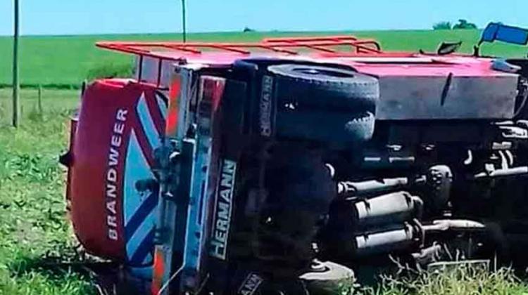 Volcó una autobomba de Bomberos de Gualeguaychú