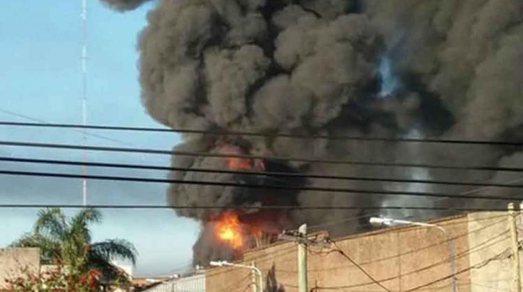 Incendio de una fábrica de pinturas en San Justo