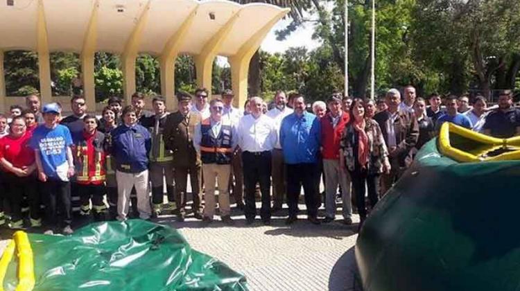 Gobierno entrega piscinas a Bomberos de la Provincia