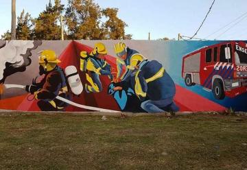 Un mural le rinde homenaje a los Bomberos de Ensenada