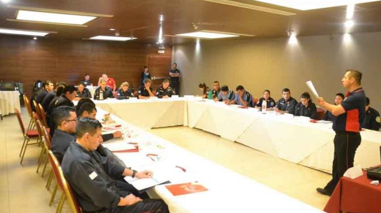 Bomberos voluntarios se capacitan para ser Instructores