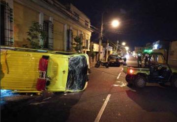 Ambulancia de Bomberos Municipales volcó tras accidente