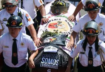 Despiden al bombero que murió en incendio en Guatemala