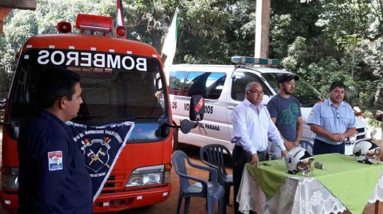 Entregan ambulancia a Bomberos de San Pedro del Paraná