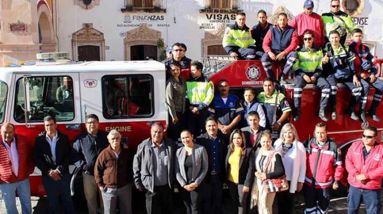 Entregan camión de bomberos a PC de Sombrerete