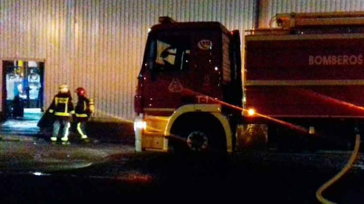 Arde un depósito de 80.000 litros de aceite en Júndiz