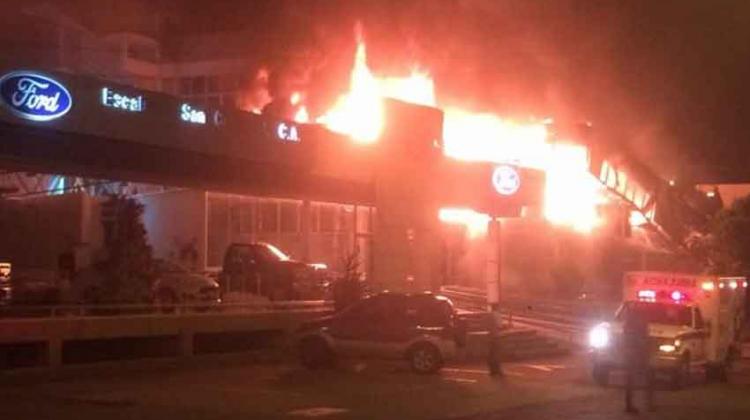 Perdidas incalculables deja incendio en sede de Corpoelec Táchira