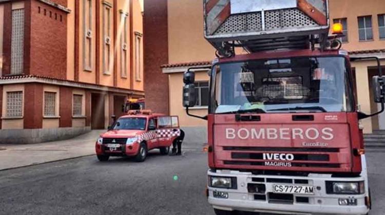 Dos bomberos resultan heridos mientras extinguían un incendio