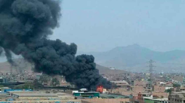 Bomberos logran controlar incendio que consumió fábrica textil