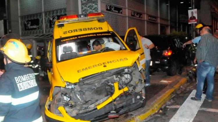 Seis personas heridas tras choque de una ambulancia