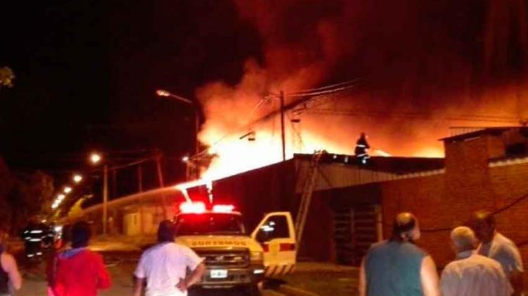 Voraz incendio en un depósito de Villa Gobernador Gálvez