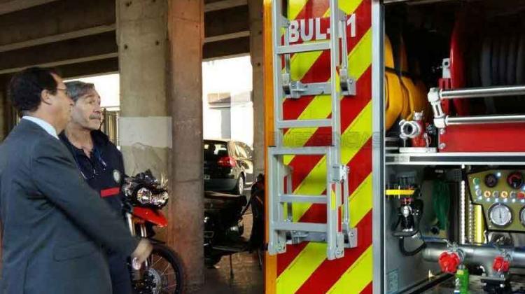 Bomberos cuentan con dos nuevos camiones ligeros