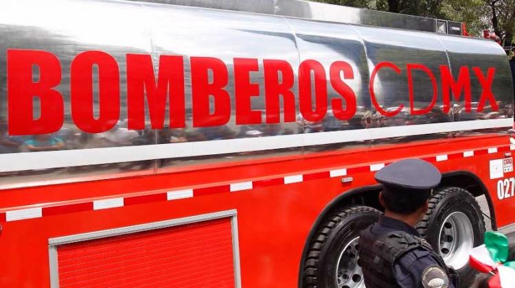 Texas y Chicago donan equipos a bomberos mexicanos