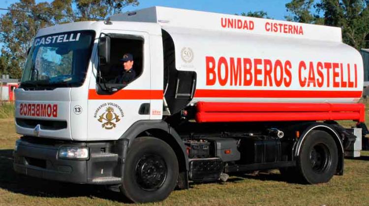 Bomberos Voluntarios de Castelli con nuevo cisterna