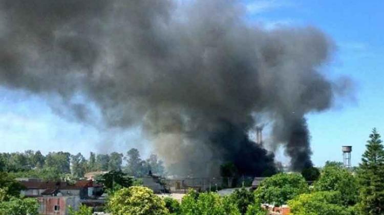 Impresionante incendio en un depósito judicial en Bernal