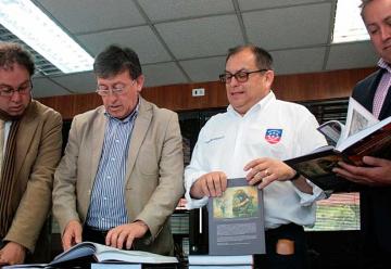 Presentaron libro sobre la historia de Bomberos de Puerto Montt