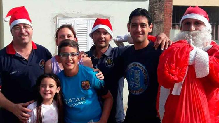 Bomberos de Pueblo Nuevo realizaron la «Vuelta de Papá Noel»