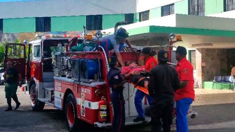 Camión de Bomberos es usado como ambulancia