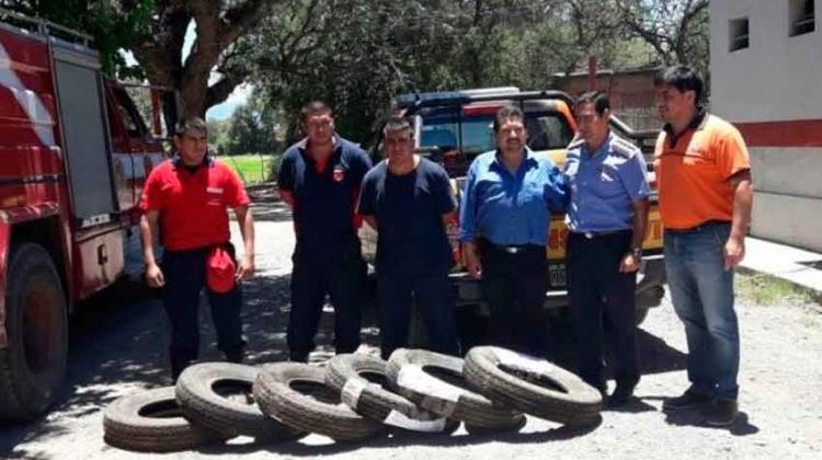 Bomberos Voluntarios recibieron donación de Defensa Civil