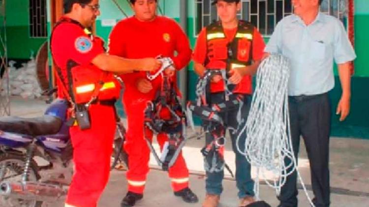 Bomberos reciben lote de cuerdas para rescate