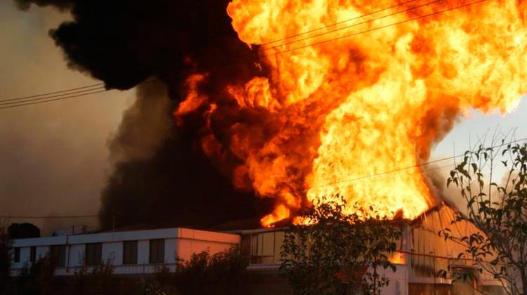 Se incendió un depósito en Parque Industrial