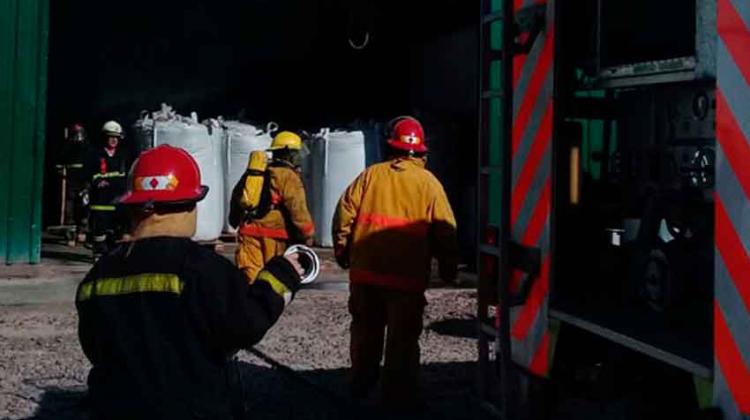 Incendio en un depósito del Parque Industrial