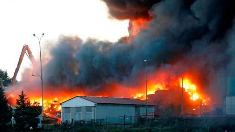 Bomberos logran controlar el incendio en Gijón