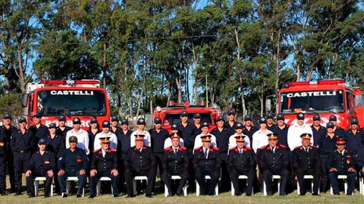 Desfile por los 50 años de Bomberos de Castelli