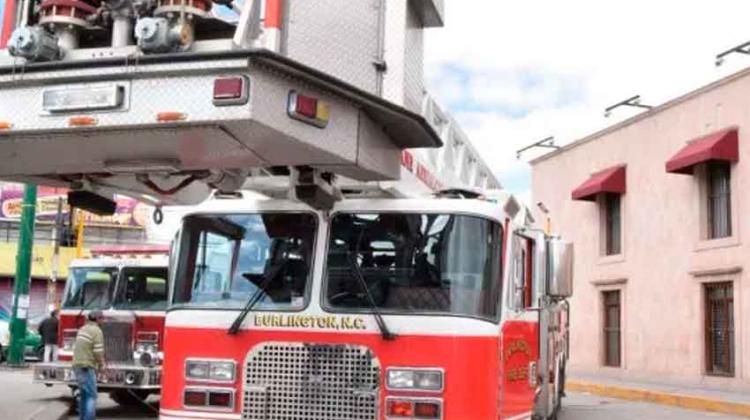 Ayuntamiento entrega camión cisterna a bomberos del municipio