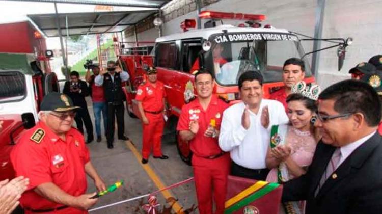 Arreglan camión quemado para nueva compañía de bomberos