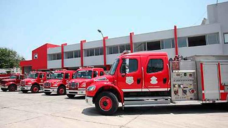 Dos nuevas máquinas de bomberos llegan para el distrito