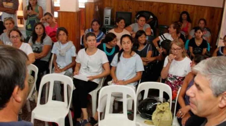 Bomberos capacitó a docentes sobre RCP y el uso del matafuego