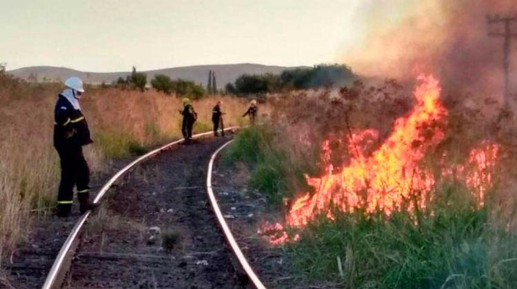Tres bomberos heridos en incendio en Sierra de la Ventana