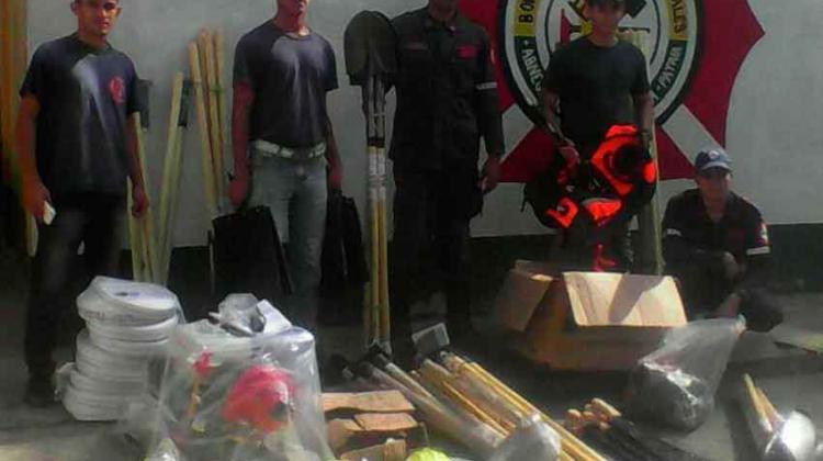 Bomberos Forestales reciben herramientas de trabajo
