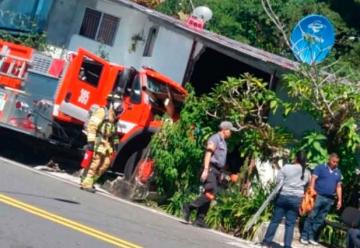 Camión de bomberos se accidenta en Chiriquí