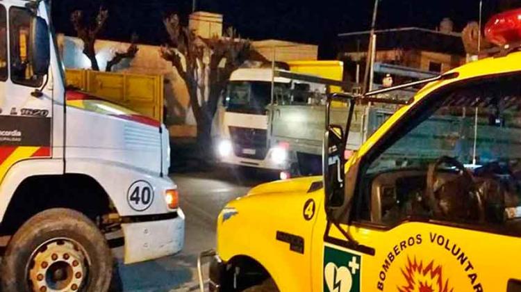 Móviles de Bomberos Voluntarios afectados por la intensa actividad