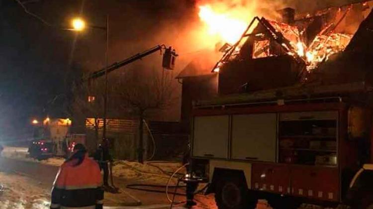 Tres bomberos heridos en un incendio en Benasque