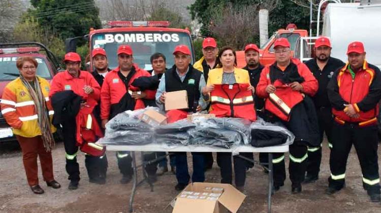 Entregan uniformes y equipo nuevo a Bomberos de Lerdo