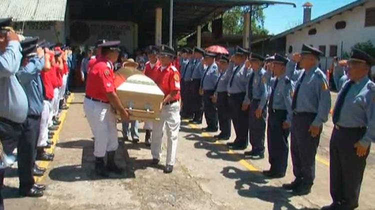 Despiden a bombero que murió en cumplimiento del deber