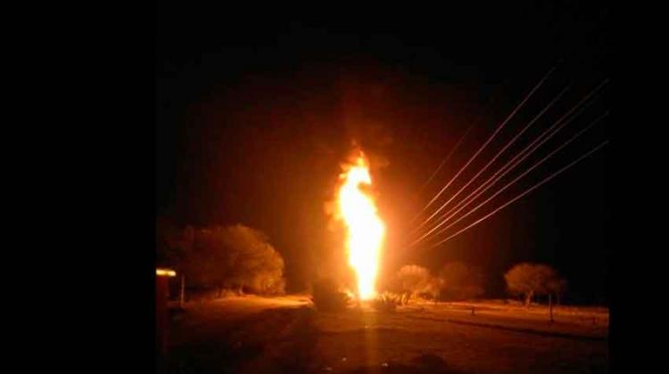 Tres bomberos heridos por incendio de toma clandestina