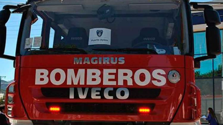Entregan seis carros para bomberos de la región de Aysén