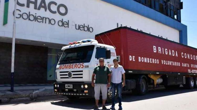 Bomberos Voluntarios de Sylvina llevan donaciones al Espinillo