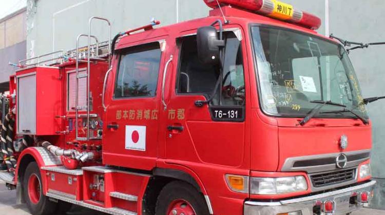 Bomberos reciben diez vehículos donados por Japón