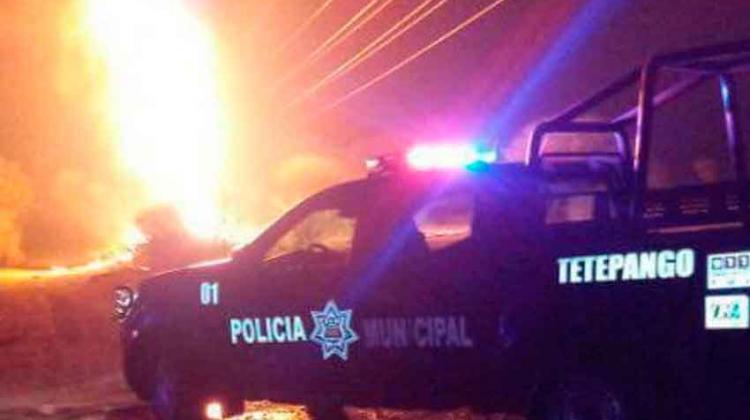 Incendio en ducto deja tres bomberos lesionados