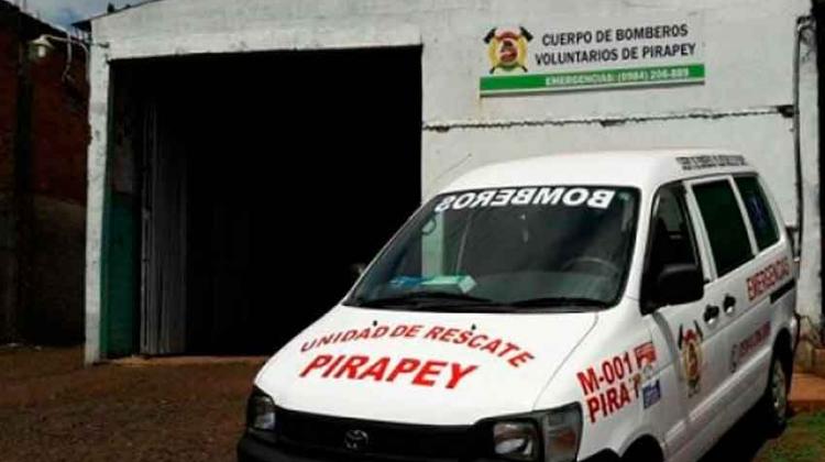 Bomberos venden asaditos para equipar ambulancia