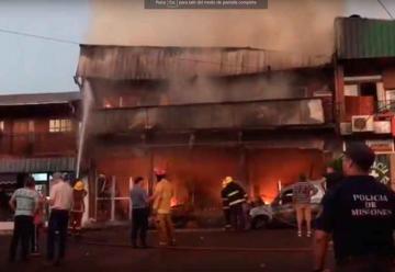 Se incendió completamente un supermercado en Puerto Esperanza