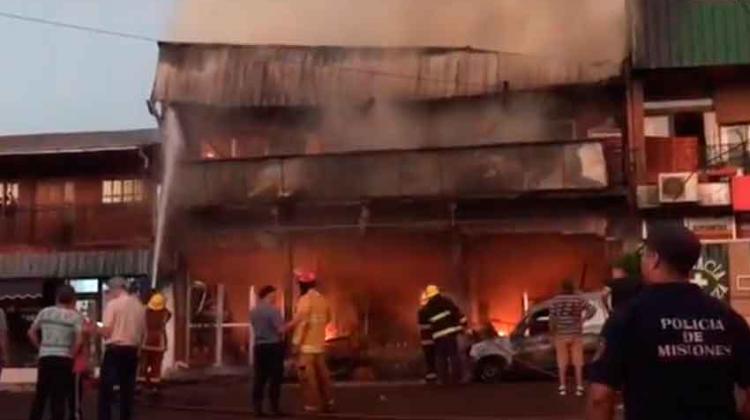Se incendió completamente un supermercado en Puerto Esperanza